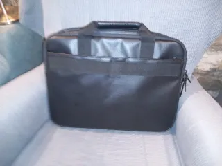 Maletín Dell cuero sintético negro