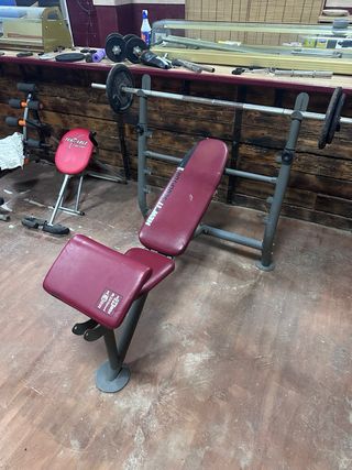 Banco de pesas con barra