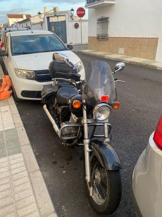 Moto Suzuki Negra