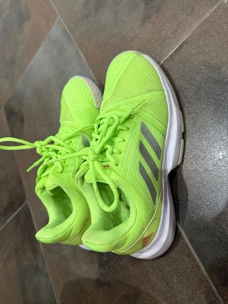 Zapatillas de padel, buen estado solo uso en pista
