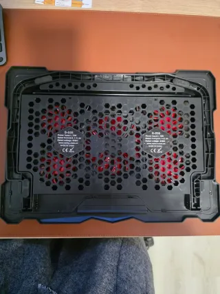 Base refrigeradora portátil LED roja