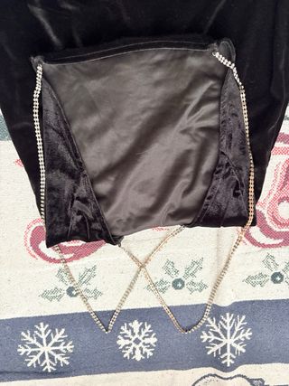 Vestido corto terciopelo con cadenas