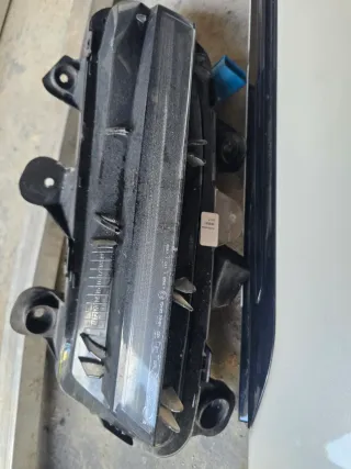 Refuerzos parachoques , Faro derecho led,aleta