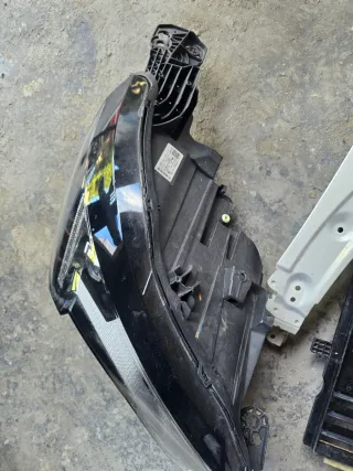 Refuerzos parachoques , Faro derecho led,aleta