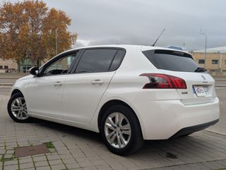 Peugeot 308 EAT8 1.5Bluehdi 130 Garantía e IVA Inc