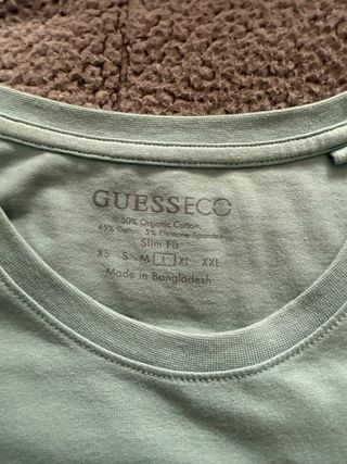 Camiseta Guess Verde original  Usada una vez
