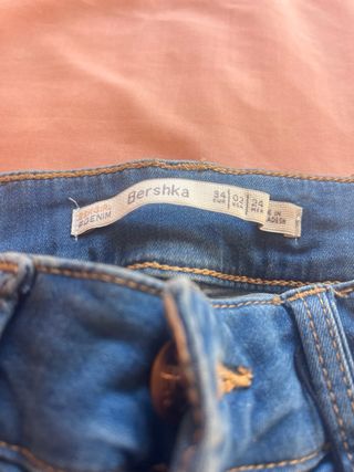Pantalón vaquero Bershka skinny desgastado