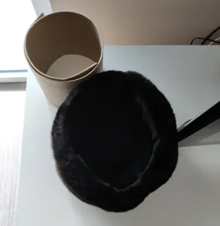 Cappello di pelliccia marrone