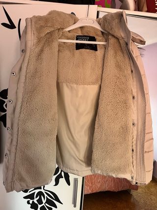 Abrigo acolchado con borreguillo interior