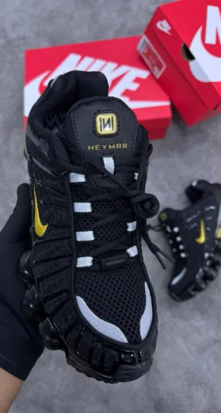 Zapatillas Nike Neymar Negras y Doradas