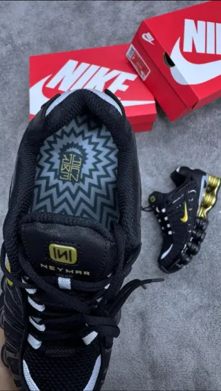 Zapatillas Nike Neymar Negras y Doradas