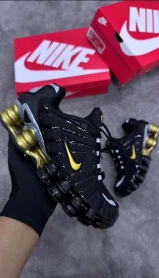 Zapatillas Nike Neymar Negras y Doradas