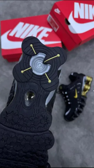 Zapatillas Nike Neymar Negras y Doradas