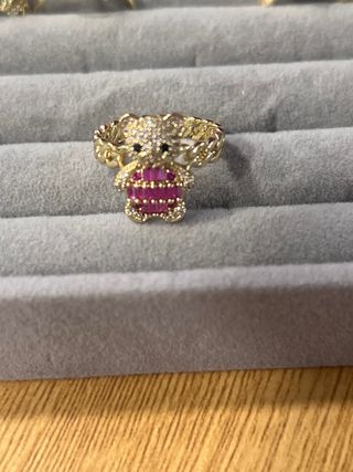 Anillo Oso Dorado con Circonitas Rosas Talla 7
