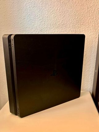 PS4 Slim 500GB + 2 mandos + juegos