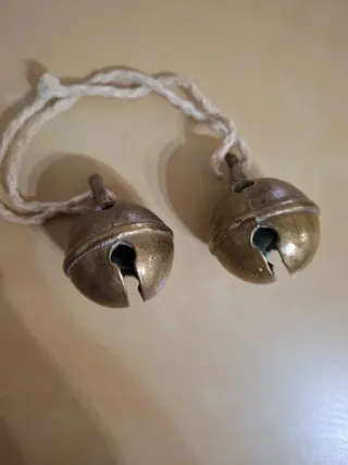 Antiche campanelle in bronzo