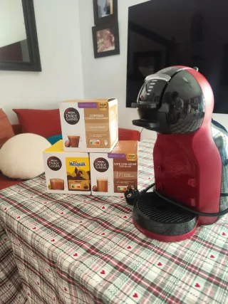 Cafetera Dolce Gusto Roja