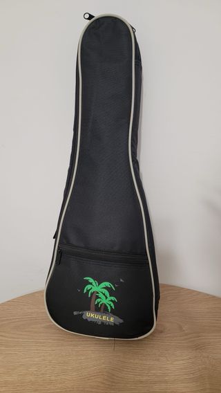 Ukelele Cahaya con funda y accesorios