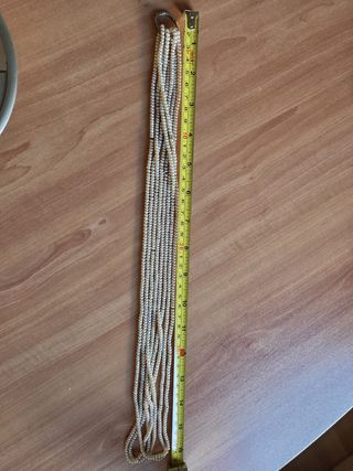 Collar de perlas mini beige y blanco