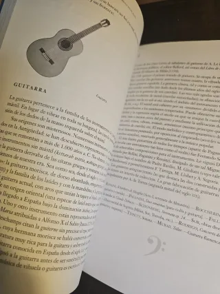 Nuevo Diccionario de la Música - Roland de Candé