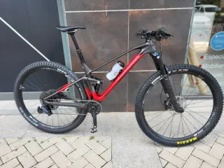 Mondraker F.  PODIUM  Carbono Roja y negra 2023