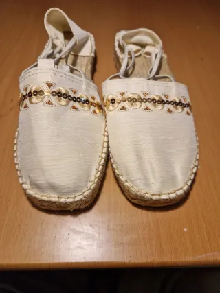 Sandalias 24 Horas Beige y Doradas