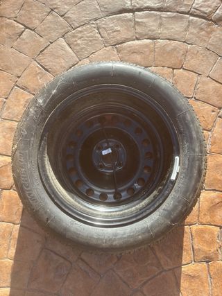 Neumático Michelin con llanta