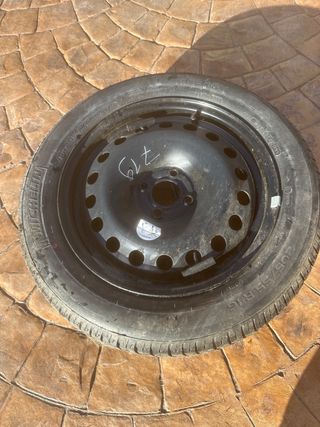 Neumático Michelin con llanta