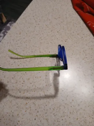 Occhiali da lettura blu e verdi