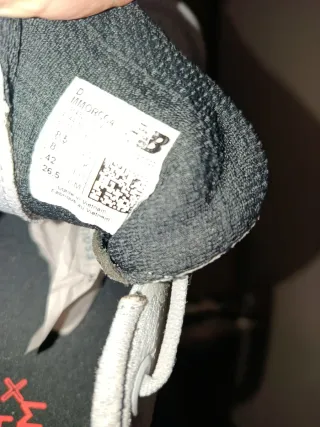 Zapatillas New Balance grises y naranjas