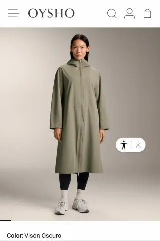 Chaqueta Oysho impermeable extraligera 10K