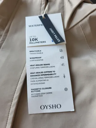 Chaqueta Oysho impermeable extraligera 10K
