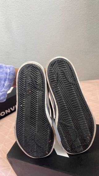 Zapatillas Nike grises y blancas