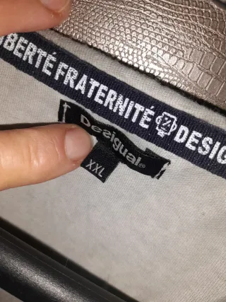 Camiseta Desigual Multicolor COMO NUEVA