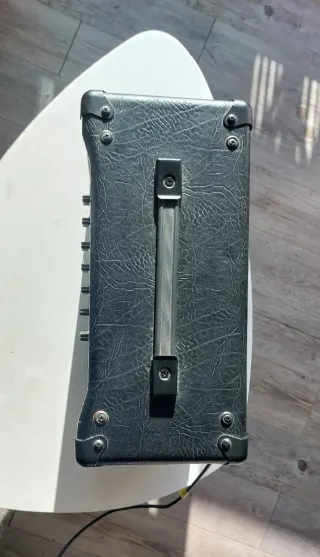 Amplificador Guitarra Harley Benton HB-20R