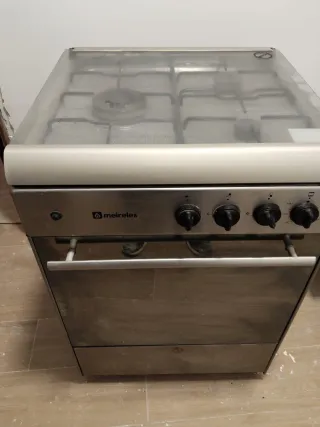 Cocina de gas butano con horno