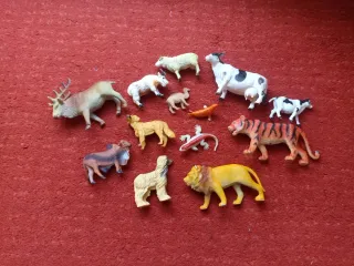 13 animales de juguete