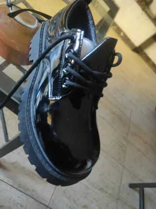 Zapatos negros charol cordones