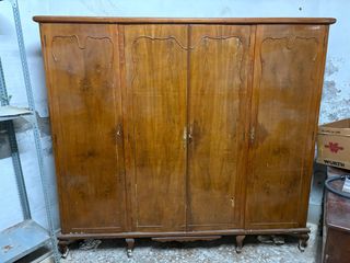 Armario antiguo de madera