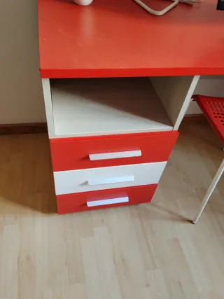 Camerino juvenil con escritorio y estanterías