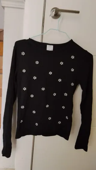 Camiseta Zara negra flores blancas T.13-14