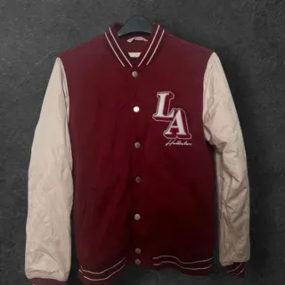Chaqueta Universitaria Hollister Roja y Beige