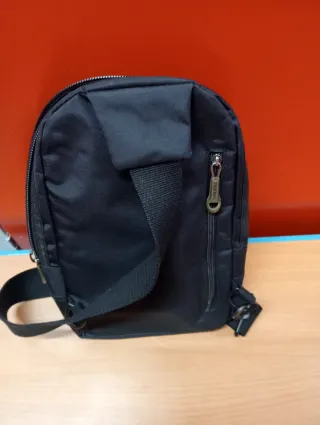 Mochila bandolera Diesel negra