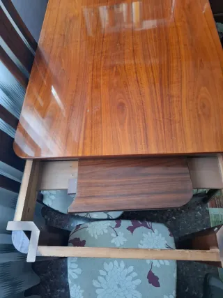 Mesa comedor y 4 sillas madera