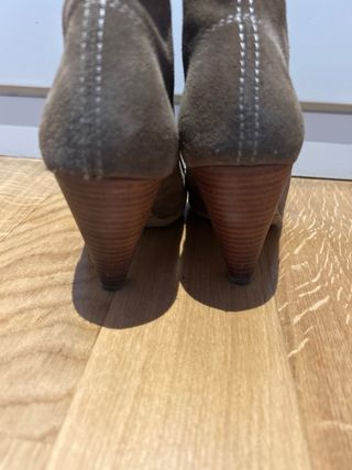 Botines de piel con tacón y  cordones