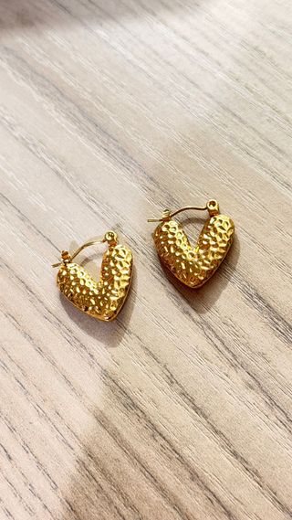 Orecchini a forma di cuore dorati