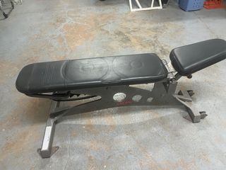 Panca da palestra e barra con pesi