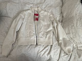 Cazadora bomber blanca