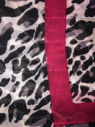 Sciarpa stampa animalier con bordi rossi