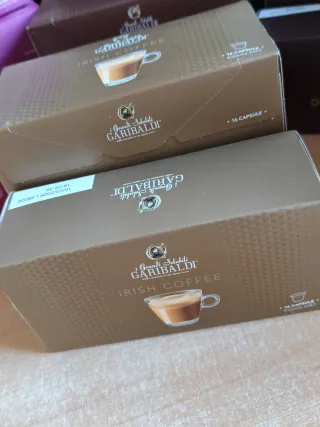 Cafetera Eclissi + cápsulas de café Garibaldi